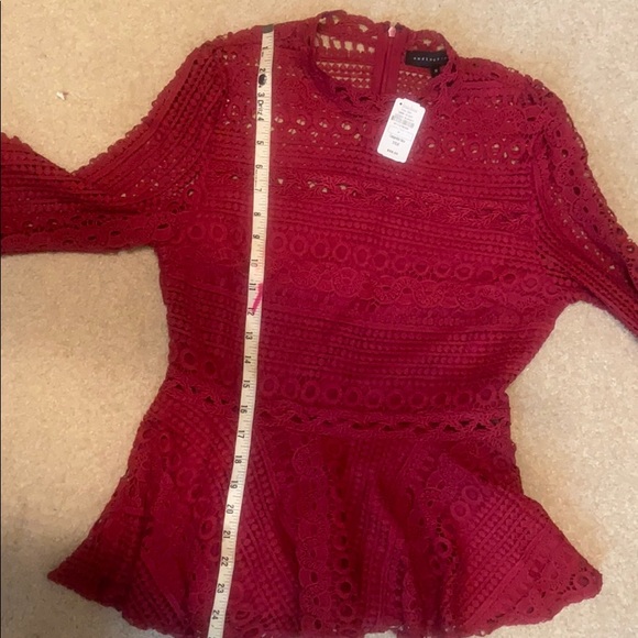 🌻Lovely Crochet lace peplum top in burgundy.🌻 - Picture 7 of 7